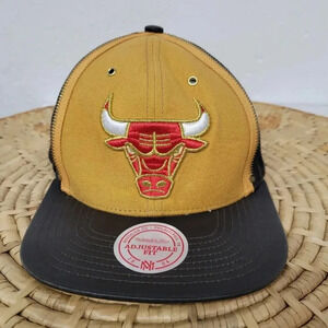 Mitchell & Ness Bulls Gold Black Zipper Applique Snapback Hat
